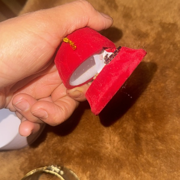 Elegant Gold Stud Earrings - Picture 9 of 9